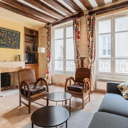 Bnbnook - Cozy In Latin Quarter Apartment